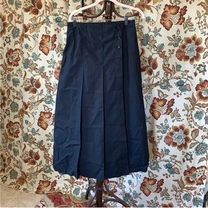 2/$20 Uniqlo Pleated maxi skirt - button & pocket details M